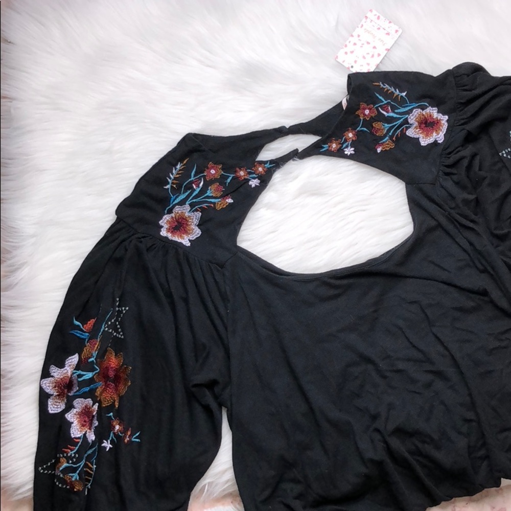 FREE PEOPLE BLACK PUFFER SLEEVE EMBROIDERED TOP M - Picture 2 of 6